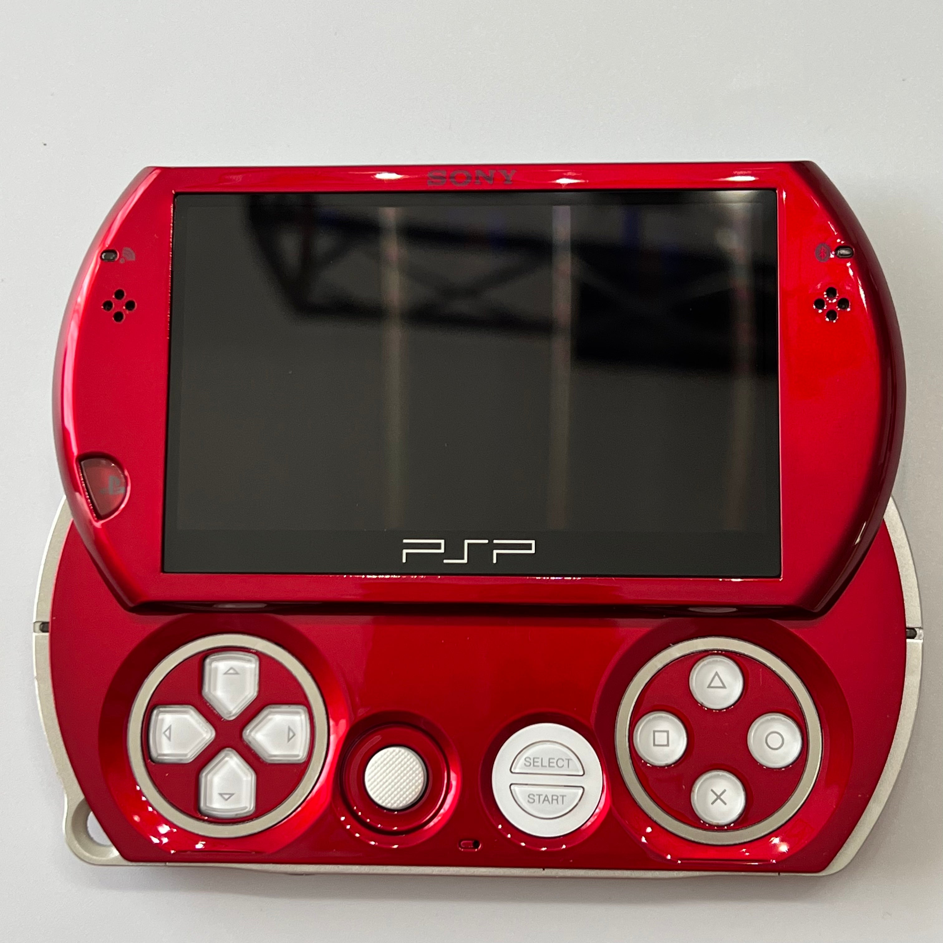 White / Red Sony PSP Go System – Everything PSP